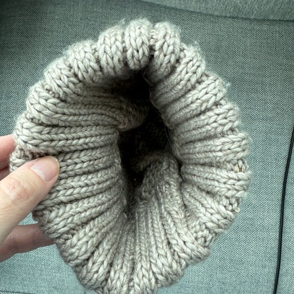 H&M Mocha Knit Pom Hat - Picture 3 of 4